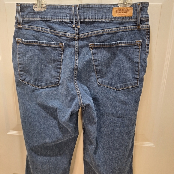 Signature Levi's Jean Capris.  Size 14 Misses - Picture 4 of 6